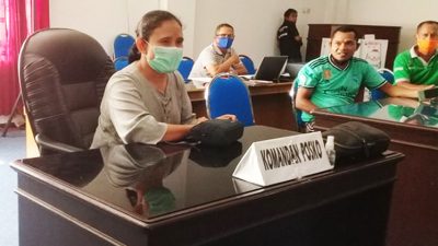 Juru Bicara Gugus Tugas Penanganan Covid-19 Kabupaten Ende, dokter Muna Fatma di Posko Penanganan
