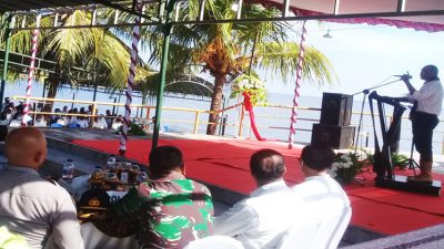 Gubernur NTT, Viktor Bungtilu Laiskodat saat ramah tamah bersama Pemerintah Kabupaten Ende di Pantai Ria (28/6/20)