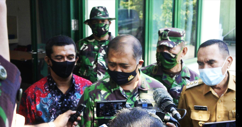 Waaspotdirga TNI AU, Marsda Tyas Nur Hadi saat diwawancara awak media di Markas Kodim 1602 Ende (21/7/20)