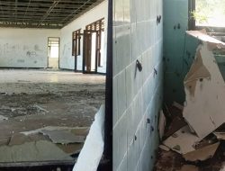 Dermaga Feri Nangakeo, Rumah Hantu Penuh Mural Porno