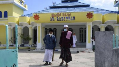 Bupati Ende, Djafar Ahmad usai Sholat Jumat di Masjid Ar-Rabithah, Kota Ende (31/7/20)
