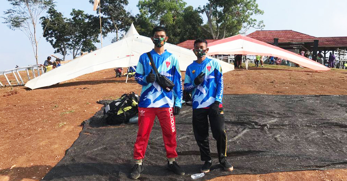 Yoga Pratama dan Yohanes K. Moda, dua atlet Paralayang Ende binaan TNI AU