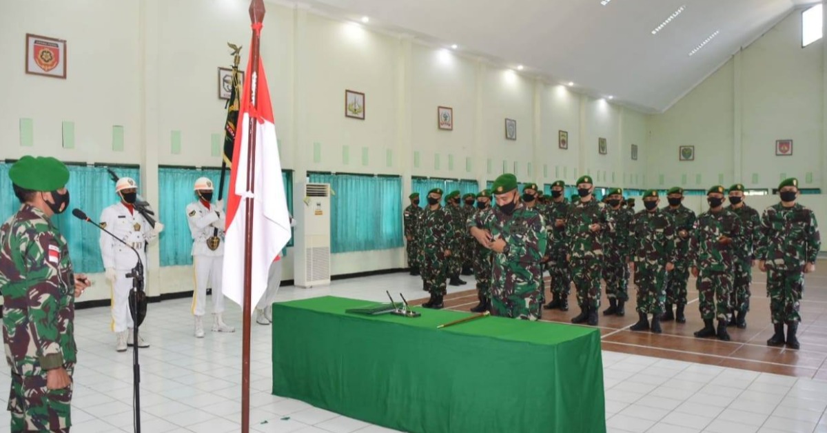 Proses Sertijab Dandim dipimpin oleh Danrem 161/Wira Sakti, Brigjen TNI Samuel Hehakaya (1/8/20)