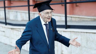 Giussepe Paterno, 96 tahun, wisudawan tertua di Italia (foto, Reuters)