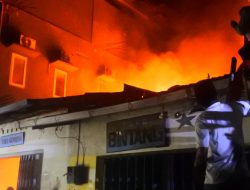 Kebakaran di Toko Gembira Kota Ende, Isi Toko Ludes Terbakar