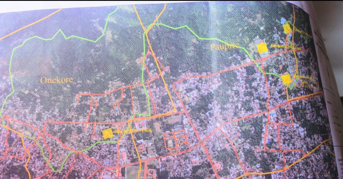 Peta atau gambar citra satelit yang diterima oleh Lurah Onekore Yohanes Hami dari BPN Ende, wilayah di dalam garis hijau adalah kawasan Hutan Produksi