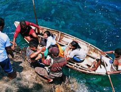 Perawat di Ngalupolo Rela Nyaris Kecebur, Asalkan Warga Sehat