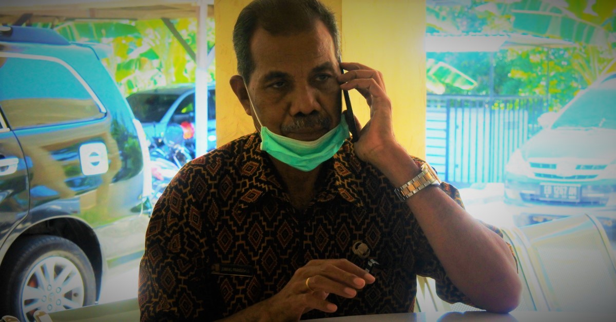 Kepala Dinas Pekerjaan Umum Kabupaten Ende, Fransiskus Lewang saat menunggu pembahasan RKA di Gedung DPRD Ende (19/11/20)