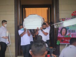 Berlangsung Hikmat, Ibunda Herman Hery Dimakamkan di Kota Ende