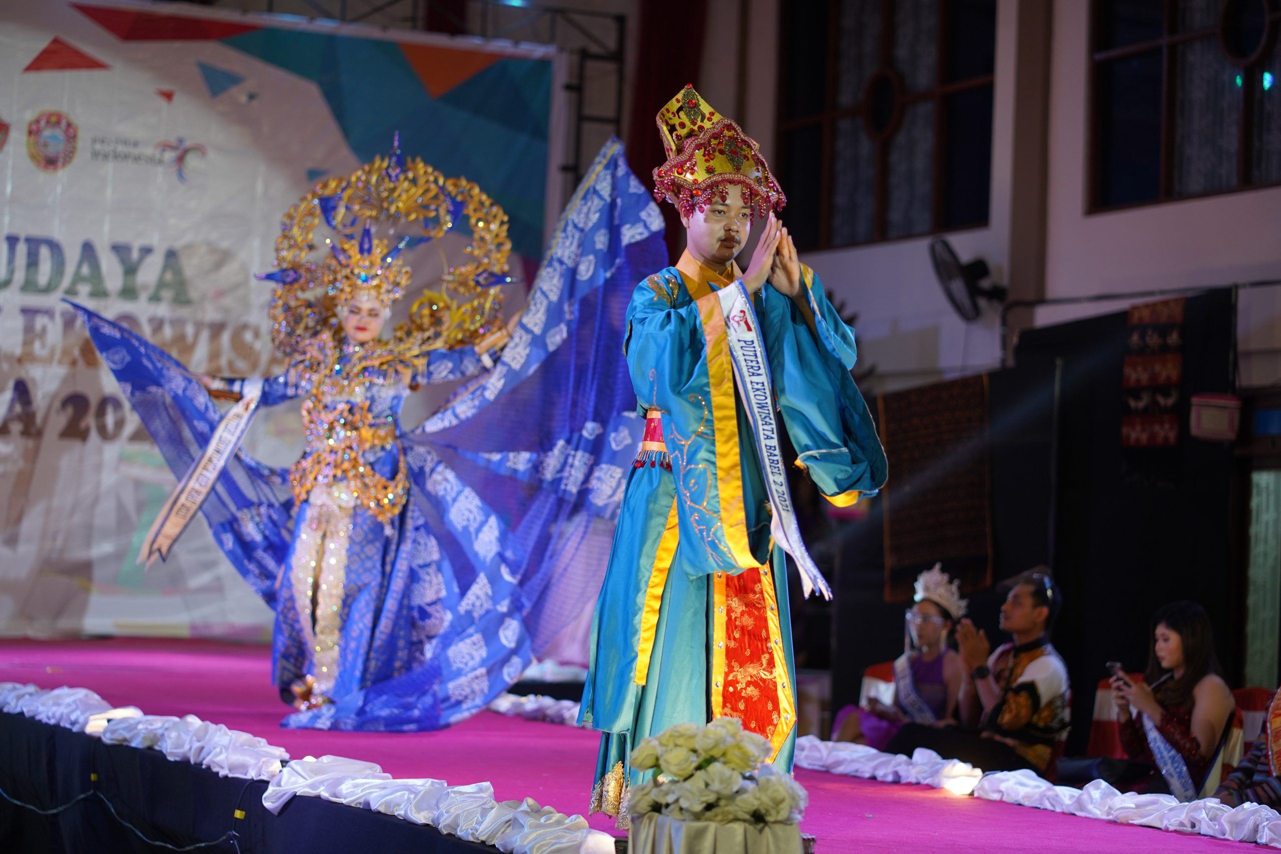 Putra Ekowisata Propinsi Bangka Belitung memperagakan Nasional Kostum dalam event pemilihan Putra Putri Ekowisata 2021 (foto James Radar)