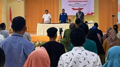 Anggota Komisi XI DPR RI Ahmad Yohan (tengah) melakukan sosialisasi tentang jasa keuangan kepada masyarakat Ende, bertempat di Aula Hotel Flores Mandiri, Selasa 22 Agustus 2023