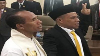 Sipri Rede mengucapkan sumpah saat pelantikannya sebagai anggota DPRD Provinsi NTT menggantikan Thomas Tiba (foto : Selatan Indonesia, 31/10/23)