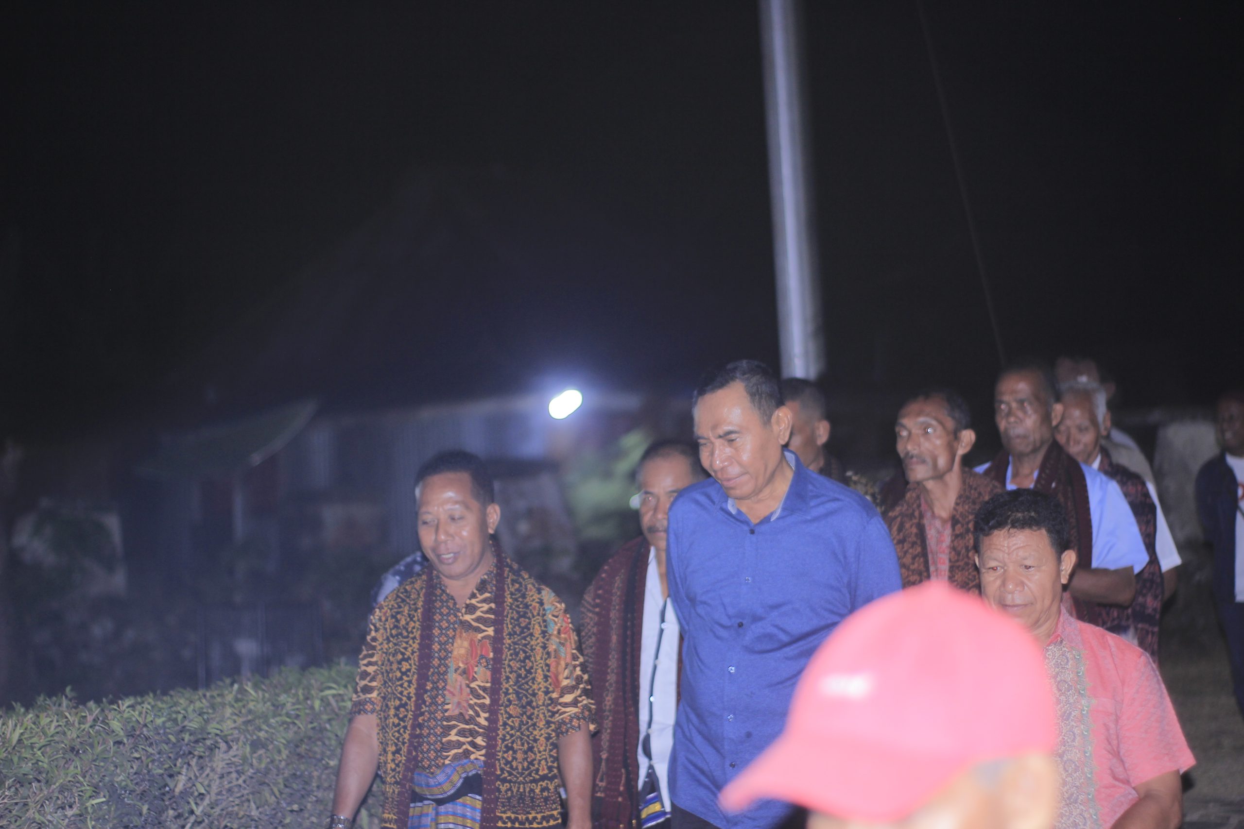 Bupati Ende tiba di lokasi festival disambut para tokoh masyarakat Detukeli