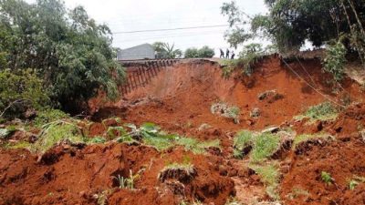 Ilustrasi tanah longsor