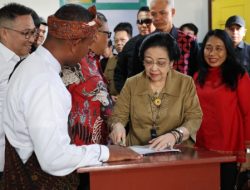 Megawati Kunjungi Rumah Pengasingan Bung Karno di Ende