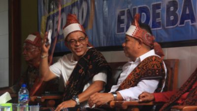 Bakal Calon Bupati Ende, Yosef Badeoda Pinang Dominikus Mere Secara Adat
