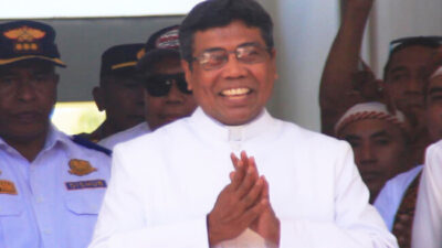 Uskup Agung Ende terpilih Mgr Paulus Budi Kleden, SVD, saat tiba di bandara Haji Hasan Aroeboesman, Kota Ende (10/08/24)