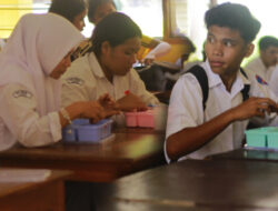 Hari Pertama MBG di Ende, Siswa Makan Pakai Tangan, Air Pun Tak Ada