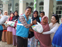 PLN NTT Bagi Sembako Murah di Ende, Yang Beli Dapat Tambahan Daya