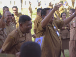 Unik, 4 OPD Ini Menari Ketika Salami Bupati Badeoda Usai Apel Perdana