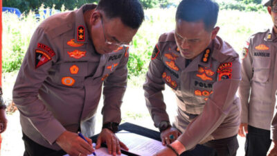 Kapolda NTT Irjen Pol. Daniel Tahi Monang Silitonga menanda tangani Mou penyediaan perumahan bagi anggota Polri, Selasa 4 Maret 2025
