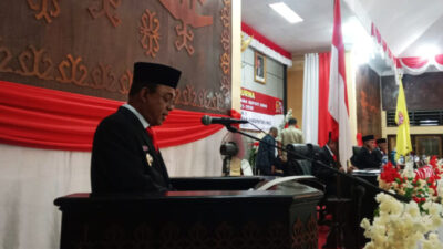 Bupati Ende, Yosef Benediktus Badeoda saat menyampaikan pidato perdana dalam Rapat Paripurna Penyampaian Pidota Perdana di Gedung Dewan Perwakilan Rakyat Daerah (DPRD) Ende, Kamis 6 Maret 2025.