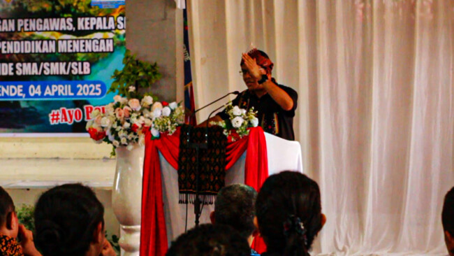 Gubernur NTT, Emanuel Melkiades Laka Lena saat memberikan sambutan bertempat di SMKN 1 Ende (04/04/25)