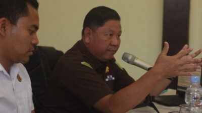 Kepala Kejaksaan Negri Ende, Adi Rifani saat memberikan penjelasan kepada awak media, Rabu (03/09/25)