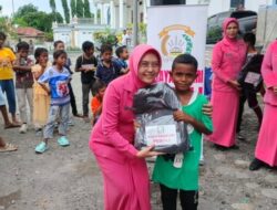 WEB Gandeng Penggerak PKK dan Bhayangkari Ende Hibur Anak-anak