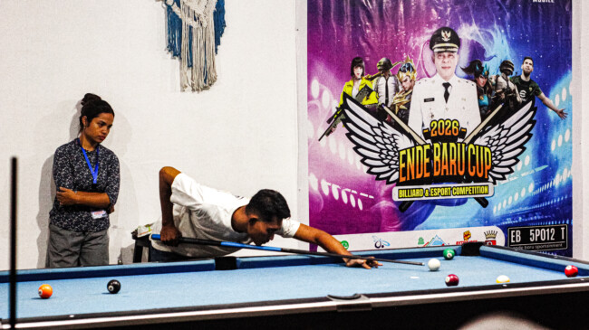 Edo Septiawan atau akrab disapa mas Edo memukul bola dalam final turnamen Ende Baru Cup 2026 (24/03/26)