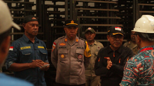 Bupati Ende, Yosef Benediktus Badeoda melakukan sidak di gudang PT Wings, Kota Ende, guna memastikan ketersediaan stok jelang hari raya Idul Fitri (14/03/26)